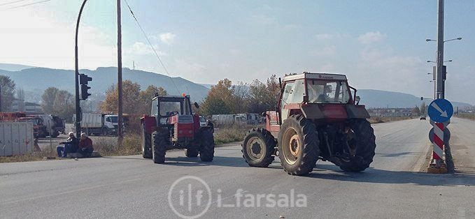 ΜΠΛΟΚΑ ΣΤΑ ΦΑΡΣΑΛΑ--3