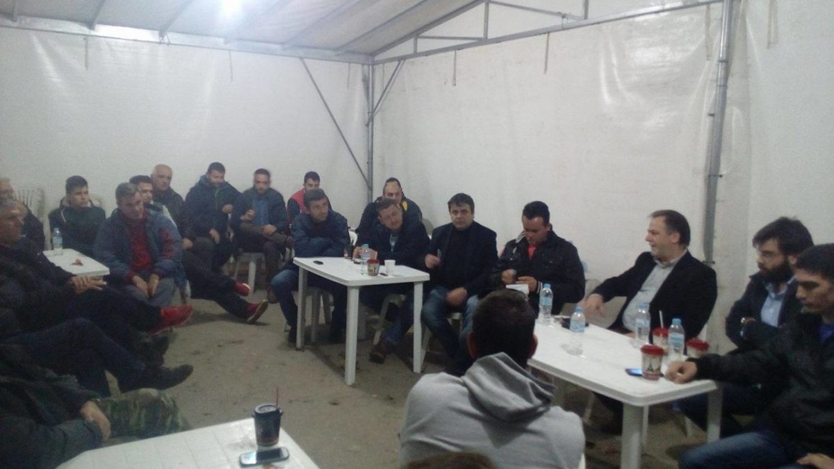 Δήμαρχος και αντιδήμαρχος Φαρσάλων στο μπλόκο των αγροτών