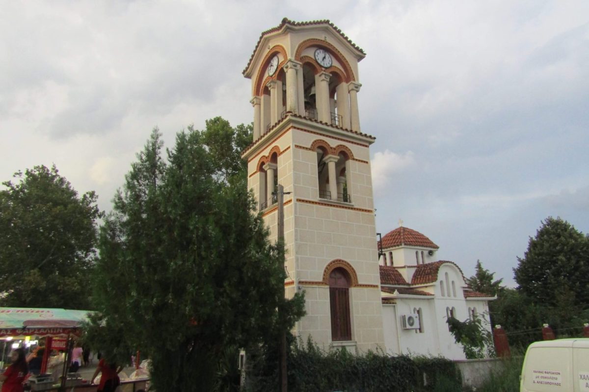 Bραδινή Θεία Λειτουργία στην Αγία Ειρήνη στο Κατωχώρι