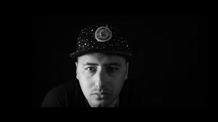 Νέο τραγούδι για τον Φαρσαλινό ράπερ “Δεινό” – Χίλια πρόσωπα