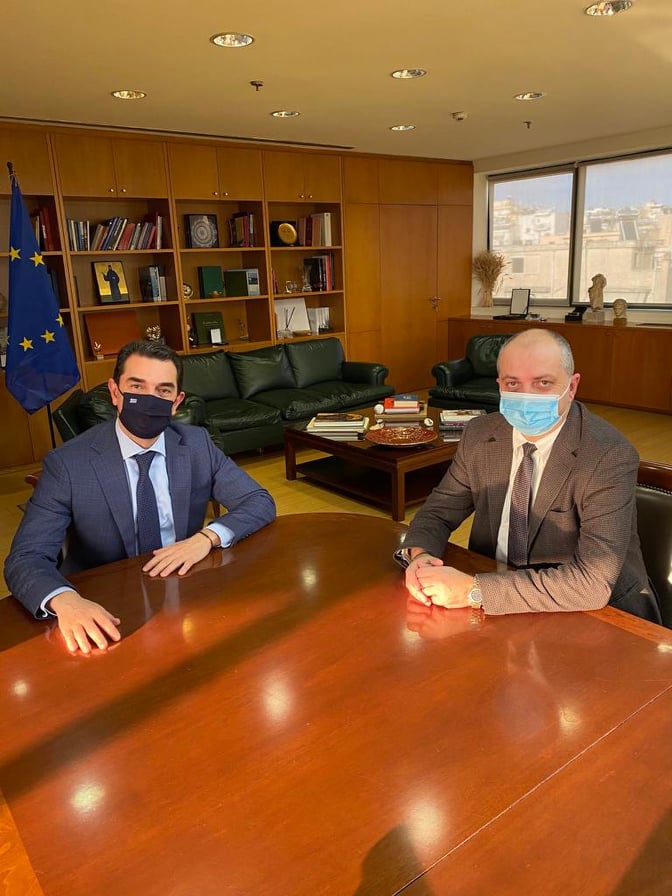 Συνάντηση Σκρέκα – Καπετάνου για τη ρήτρα αναπροσαρμογής στους λογαριασμούς ρεύματος